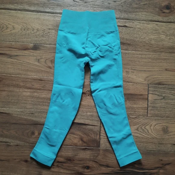 Lululemon Cropped Compression Tights - Picture 5 of 10